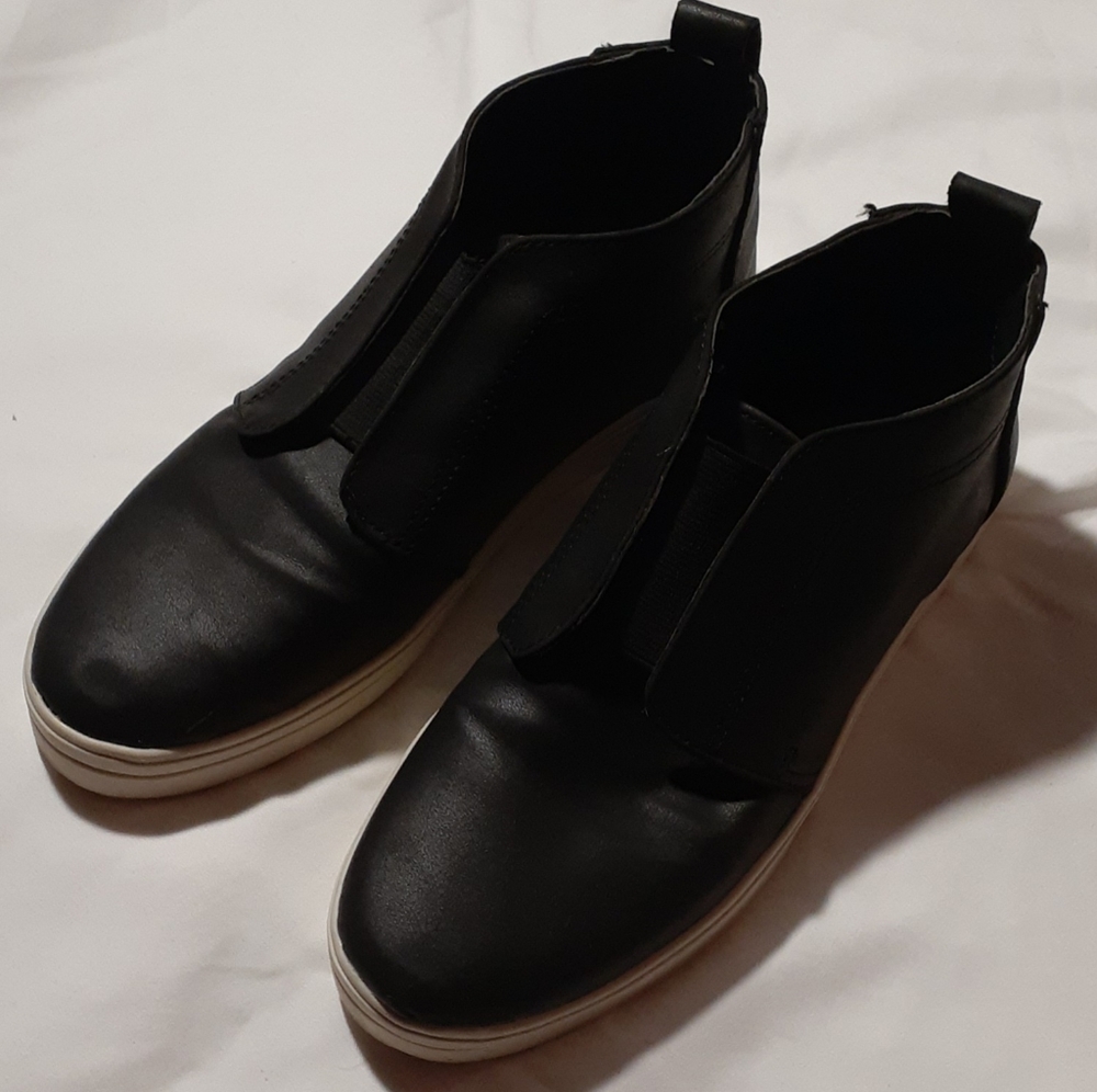 Universal Thread Shoes - Picture 3 of 4